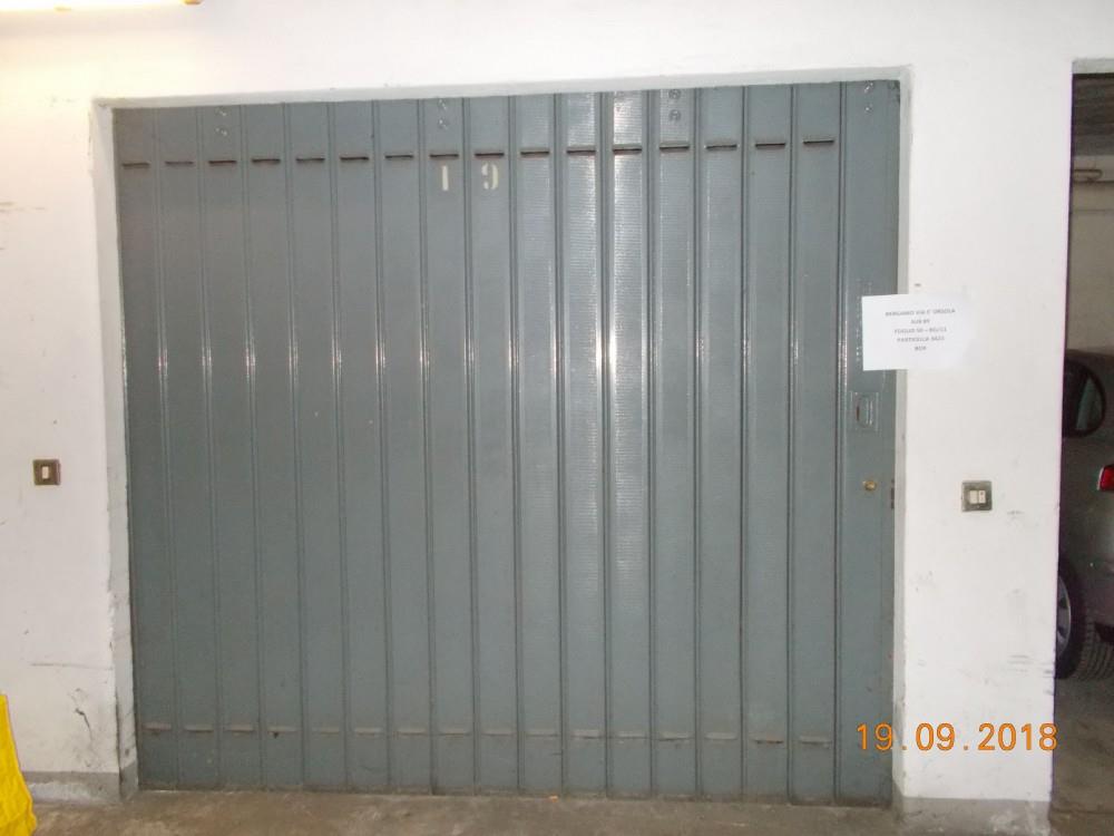 Appartamento con soffitta n. 12 + box auto piano S2 n. 3. Identificativi catastali [N.C.E.U.] Unità Residenziale cat. A/2 foglio 50 part. 3423 sub 55  - Unità secondaria cat. C/6 foglio 50 part. 3423 sub 89. Sup. mq catastali 166  - mq catastali 18. Libero, piena proprietà.