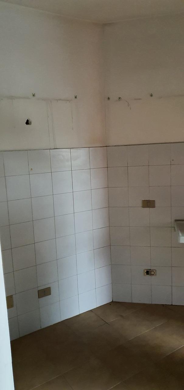 Appartamento composto da ingresso - salone, cucina abitabile, disimpegno, un vano, bagno, un balcone, cantina piano interrato n. 244 + box auto piano S1 n. 244. Identificativi catastali [N.C.E.U.] Unità Residenziale cat. A/3 foglio 55 part. 9877 sub 257  - Unità secondaria cat. C/6 foglio 55 part. 9877 sub 292. Sup. mq catastali 58  - mq catastli 17. Libero, piena proprietà.