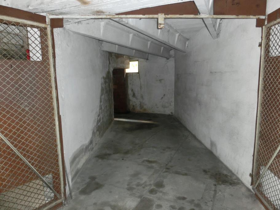 Box auto in autorimessa interrata condominiale. Identificativi Catastali - [N.C.E.U.] Unità Secondaria cat. C/6 foglio 75 part. 41 sub 25. Sup. mq catastali box auto 13,00. Libero. Piena Proprietà