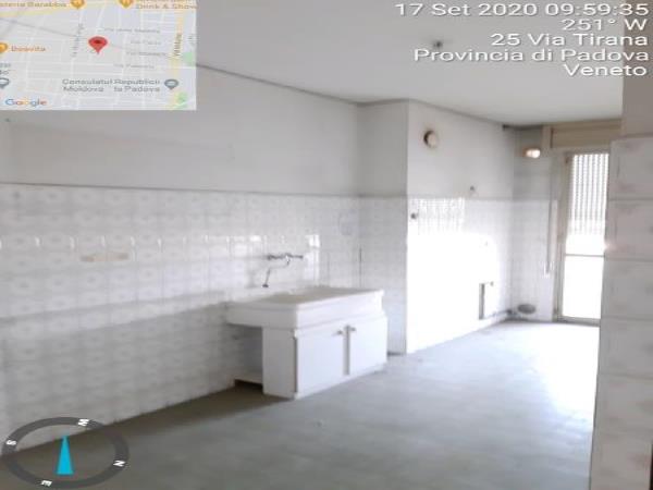 Appartamento di vani 6 con soffitta al piano 9° + Posto auto coperto in autorimessa interrata condominiale dotata di certificato antincendio. Id. cat.- [N.C.E.U.] U. Res. cat. A/2 foglio 85 (ex B/13) part. 707 (ex 1342) sub 56 - U. sec. cat. C/6 foglio 85 (ex B/13) part. 707 (ex 1342) sub 123. Sup. mq cat. appartamento 123,00, mq cat. posto auto coperto 7,00. Libero.  AVVISO. Poiché alcuni immobili del supercondominio Complesso Palestro (Via Tirana, Via Brigata Padova, Via Palestro) sono stati interessati da un problema di sfondellamento solai, i potenziali acquirenti sono edotti del rischio che il problema possa riguardare anche il presente lotto e accettano di eseguire a proprio carico dopo l’acquisto eventuali interventi manutentivi, con pieno esonero di INPS. Piena Proprietà