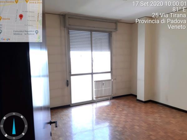 Appartamento di vani 6 con soffitta al piano 9° + Posto auto coperto in autorimessa interrata condominiale dotata di certificato antincendio. Id. cat.- [N.C.E.U.] U. Res. cat. A/2 foglio 85 (ex B/13) part. 707 (ex 1342) sub 56 - U. sec. cat. C/6 foglio 85 (ex B/13) part. 707 (ex 1342) sub 123. Sup. mq cat. appartamento 123,00, mq cat. posto auto coperto 7,00. Libero.  AVVISO. Poiché alcuni immobili del supercondominio Complesso Palestro (Via Tirana, Via Brigata Padova, Via Palestro) sono stati interessati da un problema di sfondellamento solai, i potenziali acquirenti sono edotti del rischio che il problema possa riguardare anche il presente lotto e accettano di eseguire a proprio carico dopo l’acquisto eventuali interventi manutentivi, con pieno esonero di INPS. Piena Proprietà