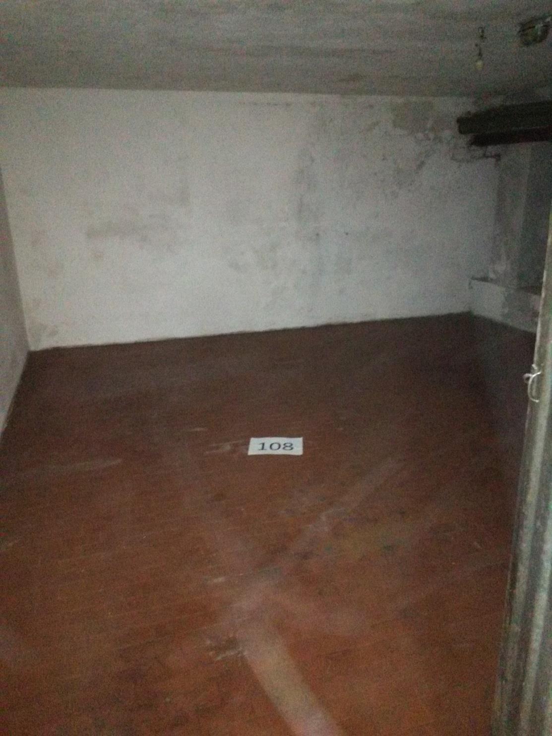 Magazzino al piano interrato. Identificativi Catastali - [N.C.E.U.] Unità Secondaria cat. C/2 sez. RO foglio 17 part. 153 sub 108. Sup. mq catastali 31. Libero. Piena Proprietà