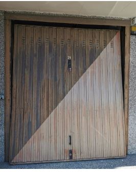 Appartamento al piano 1° costituito da cucina, soggiorno/pranzo, ingresso, disimpegno, tre camere, un bagno, un ripostiglio e una terrazza + Box auto in autorimessa interrata condominiale. Identificativi Catastali - [N.C.E.U.] Unità Residenziale cat. A/2 foglio A/6 part. 1272 sub 45 - Unità Secondaria cat. C/6 foglio A/6 part. 1272 sub 134. Sup. mq catastali appartamento 113,00, mq catastali box auto 16,00. Libero. Piena Proprietà