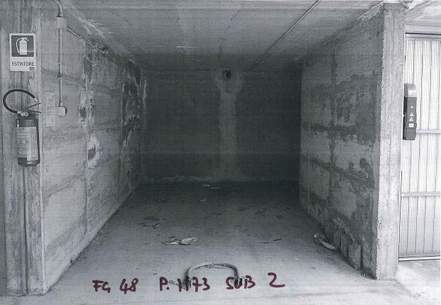 Posto auto coperto in autorimessa interrata. Identificativi catastali [N.C.E.U.] Unità Secondaria cat. C/6 foglio 48 part. 1173 sub 2. Sup. mq catastali 16. Libero, piena proprietà.