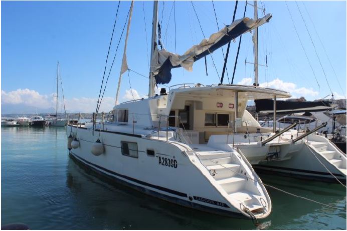 Catamarano Lagoon 440 denominata “PARIS ONE”, TG.PA2839/D i(R-TP-333311)-Proc, n. 68/2010 del Trib. Trapani. LAGOON 440 VELA CATAMARANO; Modello CRB LAGOON 440; nome PARIS ONE; ANNO COSTRUZIONE 2009; IDENTIFICATIVO FR – CNB44365C909; LUNGHEZZA omologazione 13.61 m; LARGHEZZA 7.7 m; PESCAGGIO 1.30 m; DISLOCAMENTO 12.15 ton; CATEGORIA B - SENZA LIMITE; MATERIALE SCAFO PRFV; COPERTA TEAK - VTR; COMANDO TIMONE A DISTANZA; COLORE BIANCO; MOTORE YANMAR 4JH4AE DIESEL; POTENZA CV/KW 2 X 53cv; NUMERO MOTORI SERIE E09431 – E09432; COMBUSTIBILE GASOLIO; SERBATOIO CARBURANTE 2 x 325 litri; SERBATOIO ACQUA 2 x 300 litri; N Persone trasportabili 14; NAVIGAZIONE D’ALTURA; SUPERFICIE VELICA 105 mq²; N° CABINE 3; N° BAGNI 3; BATTERIE: 2 PER MOTORI / 3 PER SERVIZI TOT N°5; LOCALE EQUIPAGGIO CABINA E BAGNO 1