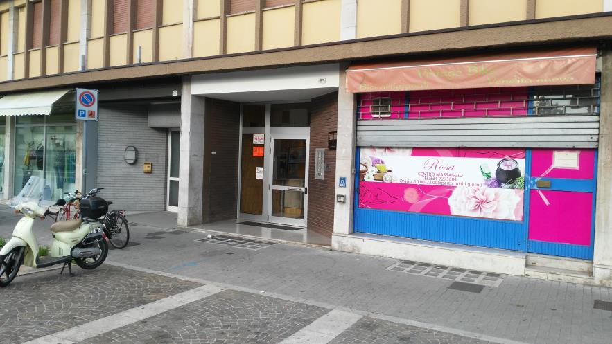 Ufficio posto al secondo piano con cantina piano S1. Identificativi Catastali [N.C.E.U.] Unità Principale cat. B/4 foglio 48 part. 525 sub 37. Mq catastali 521. Libero. Piena Proprietà.