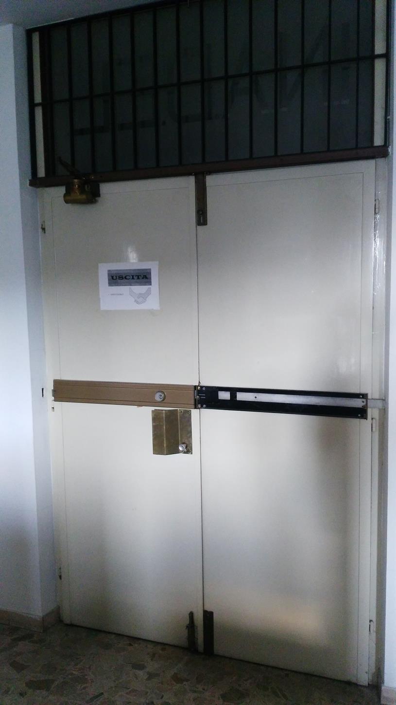 Ufficio posto al secondo piano con cantina piano S1. Identificativi Catastali [N.C.E.U.] Unità Principale cat. B/4 foglio 48 part. 525 sub 37. Mq catastali 521. Libero. Piena Proprietà.