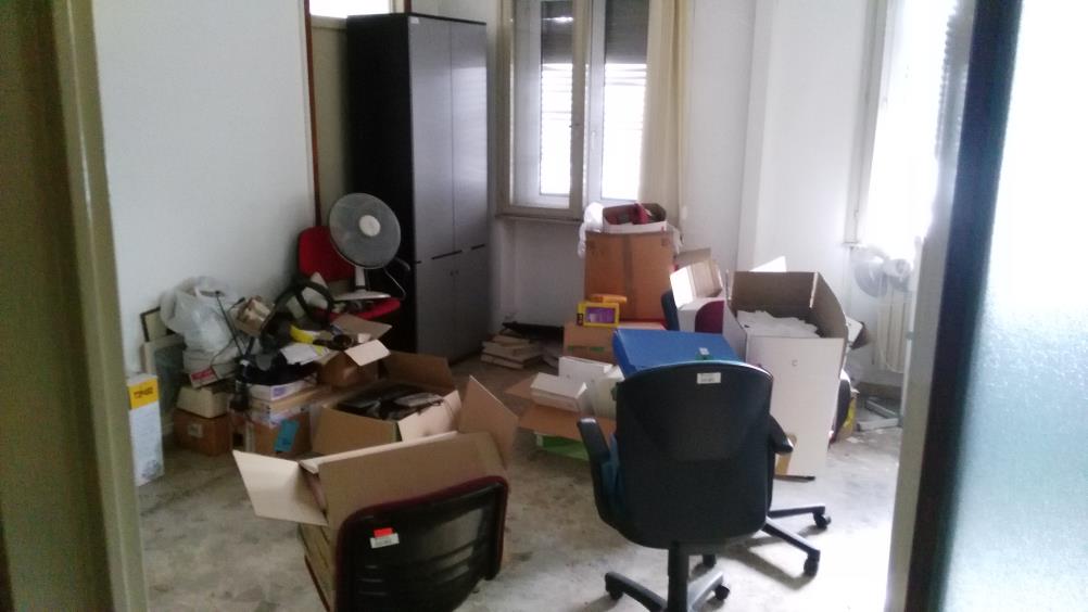Ufficio posto al secondo piano con cantina piano S1. Identificativi Catastali [N.C.E.U.] Unità Principale cat. B/4 foglio 48 part. 525 sub 37. Mq catastali 521. Libero. Piena Proprietà.
