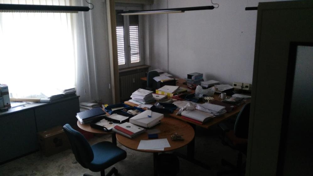 Ufficio posto al secondo piano con cantina piano S1. Identificativi Catastali [N.C.E.U.] Unità Principale cat. B/4 foglio 48 part. 525 sub 37. Mq catastali 521. Libero. Piena Proprietà.