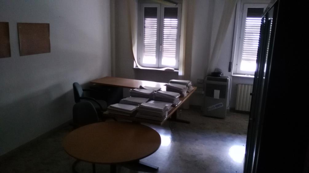 Ufficio posto al secondo piano con cantina piano S1. Identificativi Catastali [N.C.E.U.] Unità Principale cat. B/4 foglio 48 part. 525 sub 37. Mq catastali 521. Libero. Piena Proprietà.