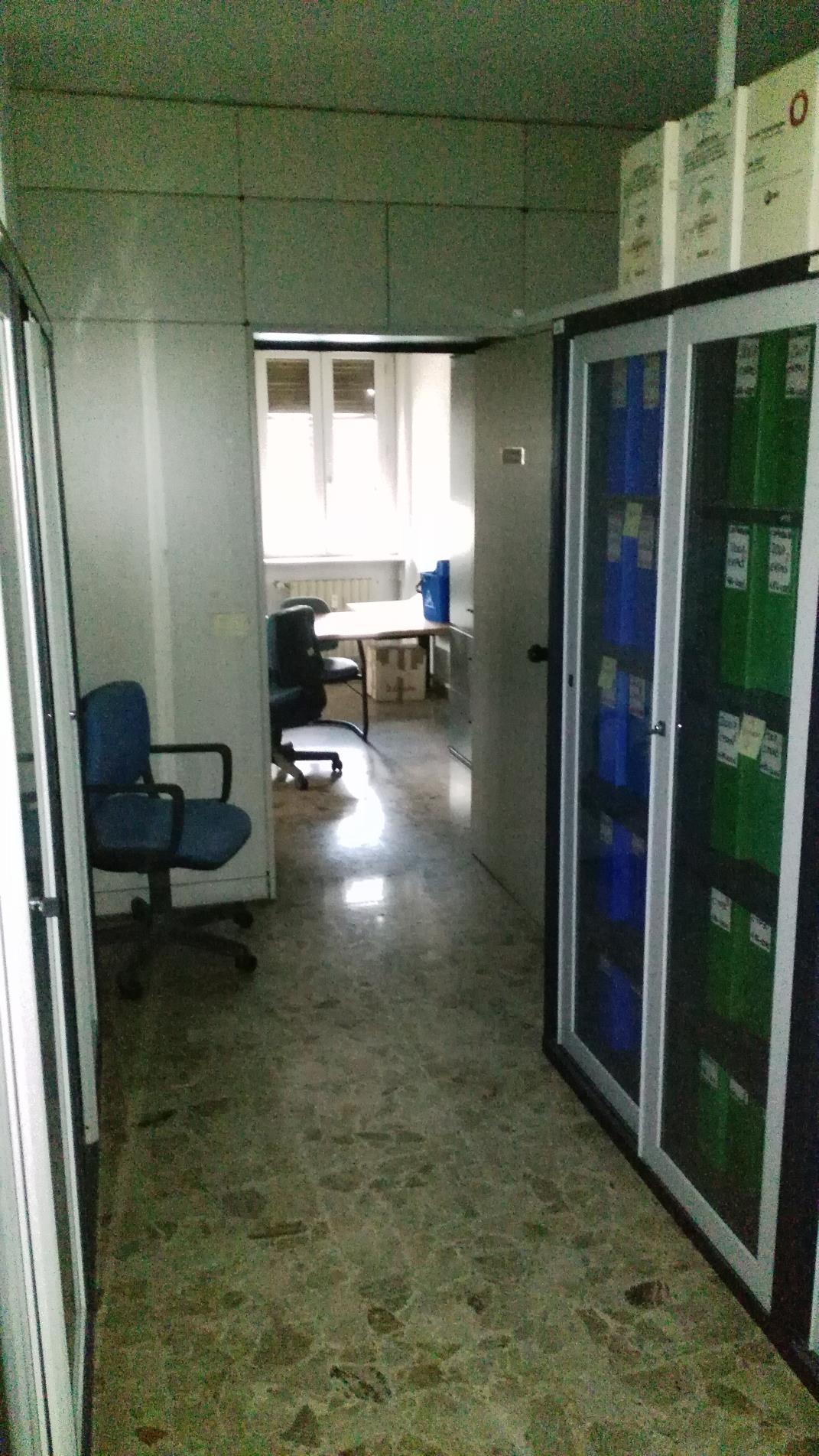 Ufficio posto al secondo piano con cantina piano S1. Identificativi Catastali [N.C.E.U.] Unità Principale cat. B/4 foglio 48 part. 525 sub 37. Mq catastali 521. Libero. Piena Proprietà.
