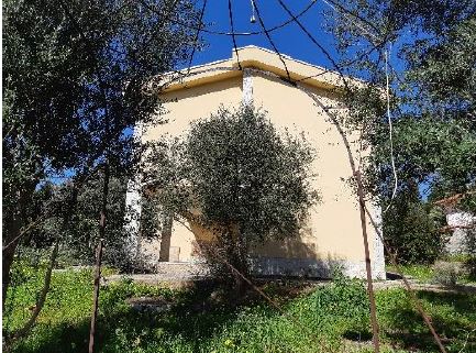 Villa bifamiliare di una elevazione fuori terra