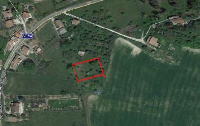 Appezzamento di terreno con accesso dal viadotto Santa Maria. Terreno in buona parte pianeggiante e di forma regolare. Confinante con le particelle 212, 296, 200 e 298 tutte del foglio 12, salvo altri. Censito nel Catasto Terreni del Comune di Magliano Sabina (RI) con i seguenti dati: foglio 12, particella 295, qualità semin arbor di classe 2, superficie: ha 00. are 10. ca 45, reddito dominicale euro 5,94, reddito agrario euro 4,86. Il Perito nella relazione tecnica estimativa del 20/09/2021, ha dichiarato quanto segue: "l’immobile insiste su aree destinate prevalentemente alla residenza, ovvero comparti edificabili, più precisamente zone “B” di completamento con If - Indice di fabbricabilità - pari a 1.20 mc./mq."