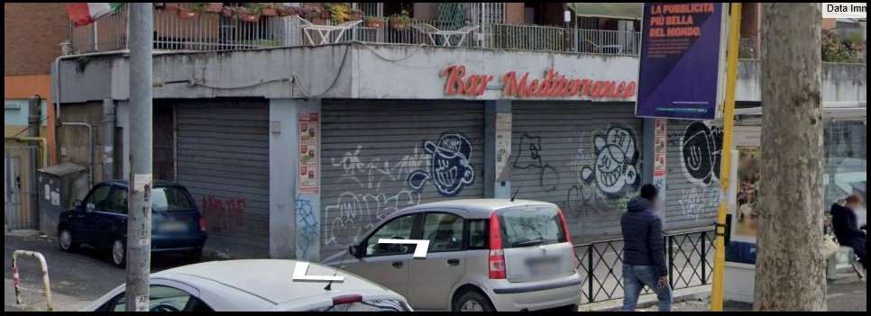 Locale commerciale con vetrine su Via della Magliana. La distribuzione interna degli spazi è buona, l'appetibilità è elevata, considerando la posizione lungo la strada ad elevata vocazione commerciale, e la dotazione impiantistica e il livello finiture si considerano normali. Nel negozio ci sono ancora materiali, arredi e suppellettili dovute all'esercizio delle precedenti attività. Non sono state fornite certificazioni inerenti gli impianti, pertanto si presume la conformità degli stessi. Identificativi Catastali [N.C.E.U.] Unità Commerciale cat. C/1 foglio 807 part. 133 sub 501. Sup. mq catastali 354