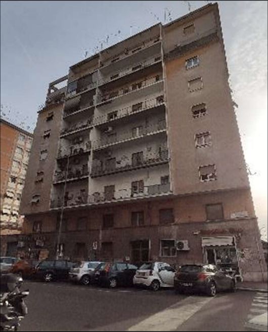 Unità immobiliare di civile abitazione posta al piano terzo, composta da 3 vani catastali con un solo affaccio su un lato dell’edificio. Internamente l'appartamento è composto da una stanza con cucinino, stanza, bagno, ingresso, balcone. Cantina piano S1. Identificativi Catastali [N.C.E.U.] Unità Residenziale cat. A/3 foglio 602 part. 797 sub 18. Sup. mq catastali 50