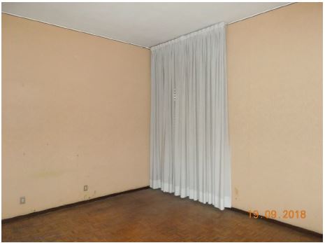 Appartamento con finestre e porte finestre in legno, tapparelle avvolgibili in pvc e/o veneziane in legno. Pavimenti in gres per il balcone, in parquet, marmo botticino e ceramica nei servizi. Riscaldamento condominiale. Soffitta piano sottotetto int. 8 + Box auto piano S2 int. 3 ed.2. Identificativi Catastali [N.C.E.U.] Unità Residenziale cat. A/2 foglio 50 part. 3423 sub 51, Unità secondaria cat. C/6 foglio 50 part. 3423 sub 112. Sup. mq catastali 166, mq catastali 17.