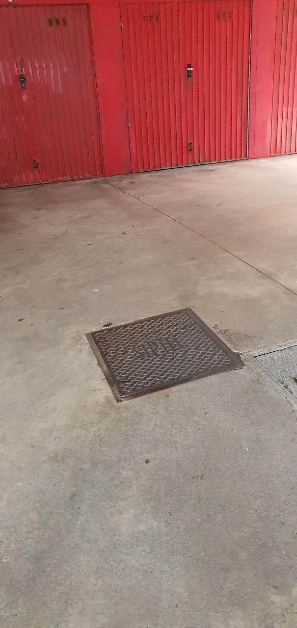 Appartamento composto da ingresso - salone, un vano, cucina abitabile, bagno, ripostiglio, balcone. Cantina piano interrato n. 71 + Box auto piano S1 int. 71. Identificativi Catastali [N.C.E.U.] Unità Residenziale cat. A/3 foglio 55 part. 9877 sub 84, Unità secondaria cat. C/6 foglio 55 part. 9877 sub 472. Sup. mq catastali 117, mq catastli 12.