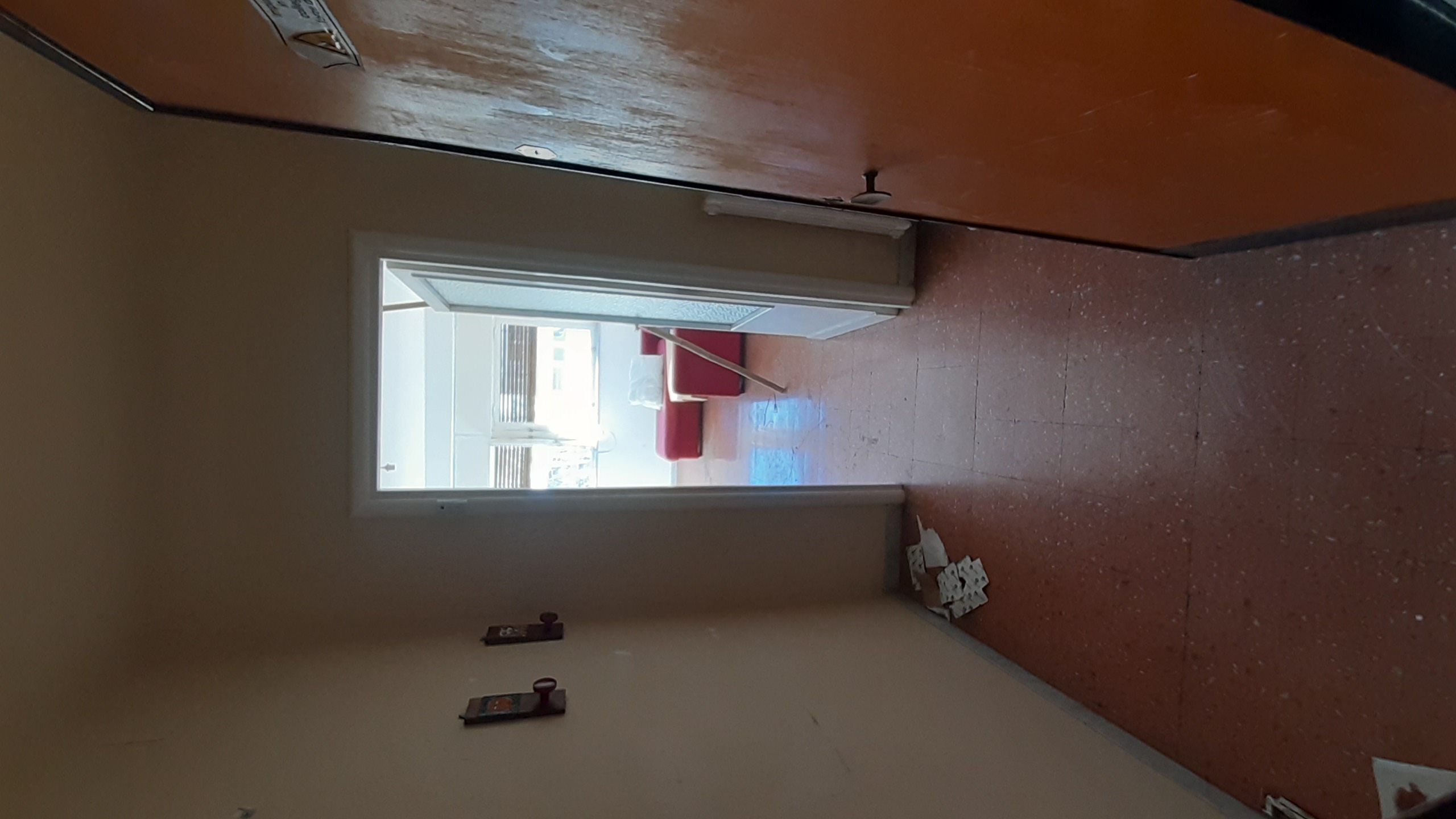 APPARTAMENTO INT.8 DI 4 VANI CON ASCENSORE. Dati catastali [N.C.E.U.]: cat. A/3, fg. 529, part. 242, sub. 531. Sup. catastale mq 57. Piena proprietà lotto libero