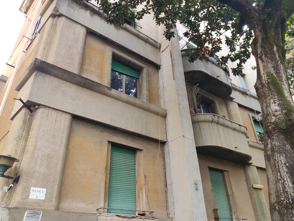 APPARTAMENTO INT.4 DI 3,5 VANI SENZA ASCENSORE. Dati catastali [N.C.E.U.]: cat. A/4, fg. 898, part. 119, sub. 7. Sup. catastale mq 70. Piena proprietà lotto libero