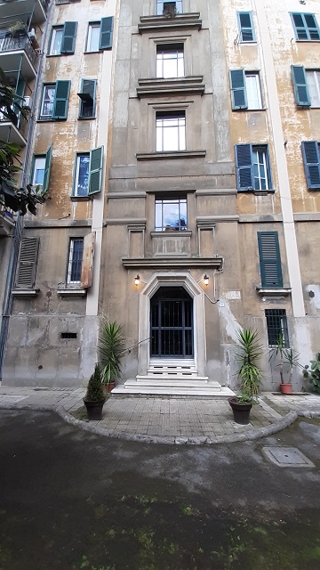 APPARTAMENTO INT.1 DI 8,5 VANI CON ASCENSORE + BALCONE. Dati catastali [N.C.E.U.]: cat. A/2, fg. 502, part. 44, sub. 526. Sup. catastale mq 127. CANTINA N.13 DI 15 MQ CATASTALI. Dati catastali [N.C.E.U.]: cat. C/2, fg. 502, part. 44, sub. 527. Piena proprietà lotto libero. Piena proprietà lotto libero