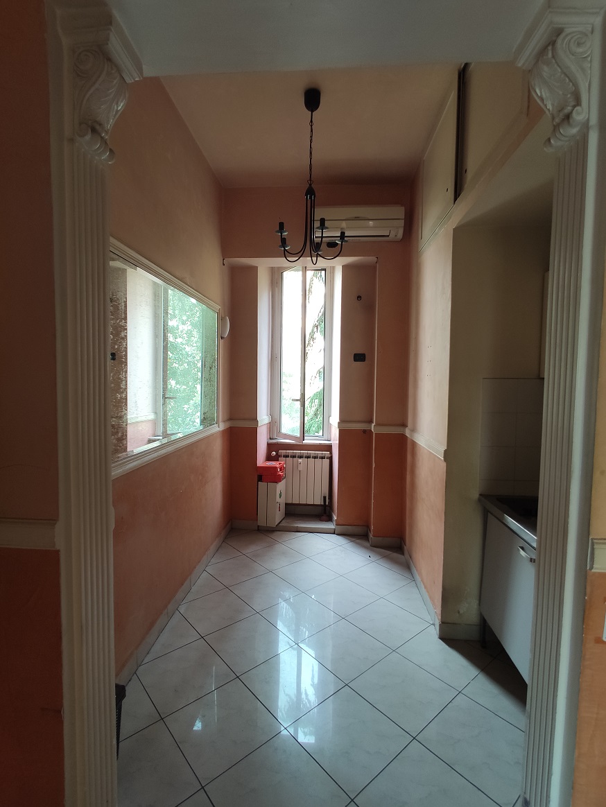 APPARTAMENTO INT.1 DI 8,5 VANI CON ASCENSORE + BALCONE. Dati catastali [N.C.E.U.]: cat. A/2, fg. 502, part. 44, sub. 526. Sup. catastale mq 127. CANTINA N.13 DI 15 MQ CATASTALI. Dati catastali [N.C.E.U.]: cat. C/2, fg. 502, part. 44, sub. 527. Piena proprietà lotto libero. Piena proprietà lotto libero