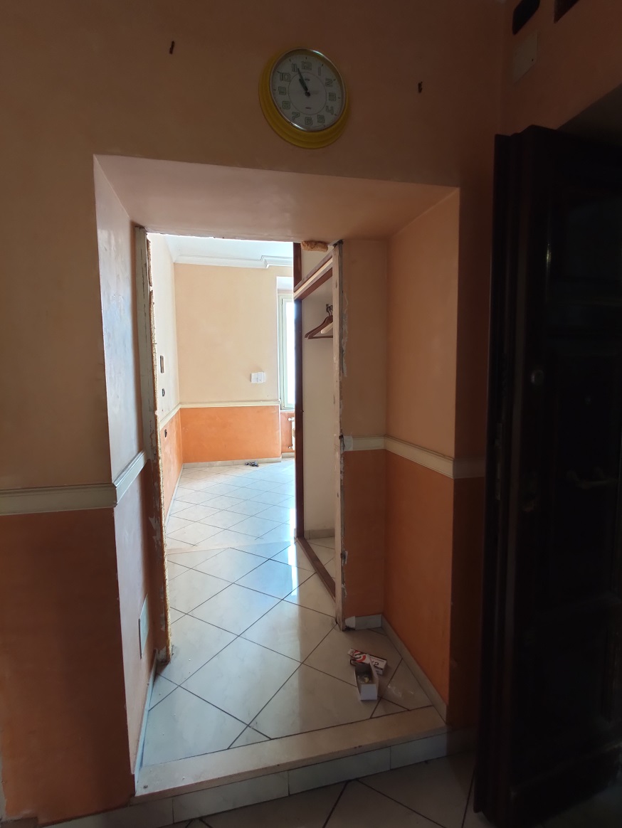 APPARTAMENTO INT.1 DI 8,5 VANI CON ASCENSORE + BALCONE. Dati catastali [N.C.E.U.]: cat. A/2, fg. 502, part. 44, sub. 526. Sup. catastale mq 127. CANTINA N.13 DI 15 MQ CATASTALI. Dati catastali [N.C.E.U.]: cat. C/2, fg. 502, part. 44, sub. 527. Piena proprietà lotto libero. Piena proprietà lotto libero