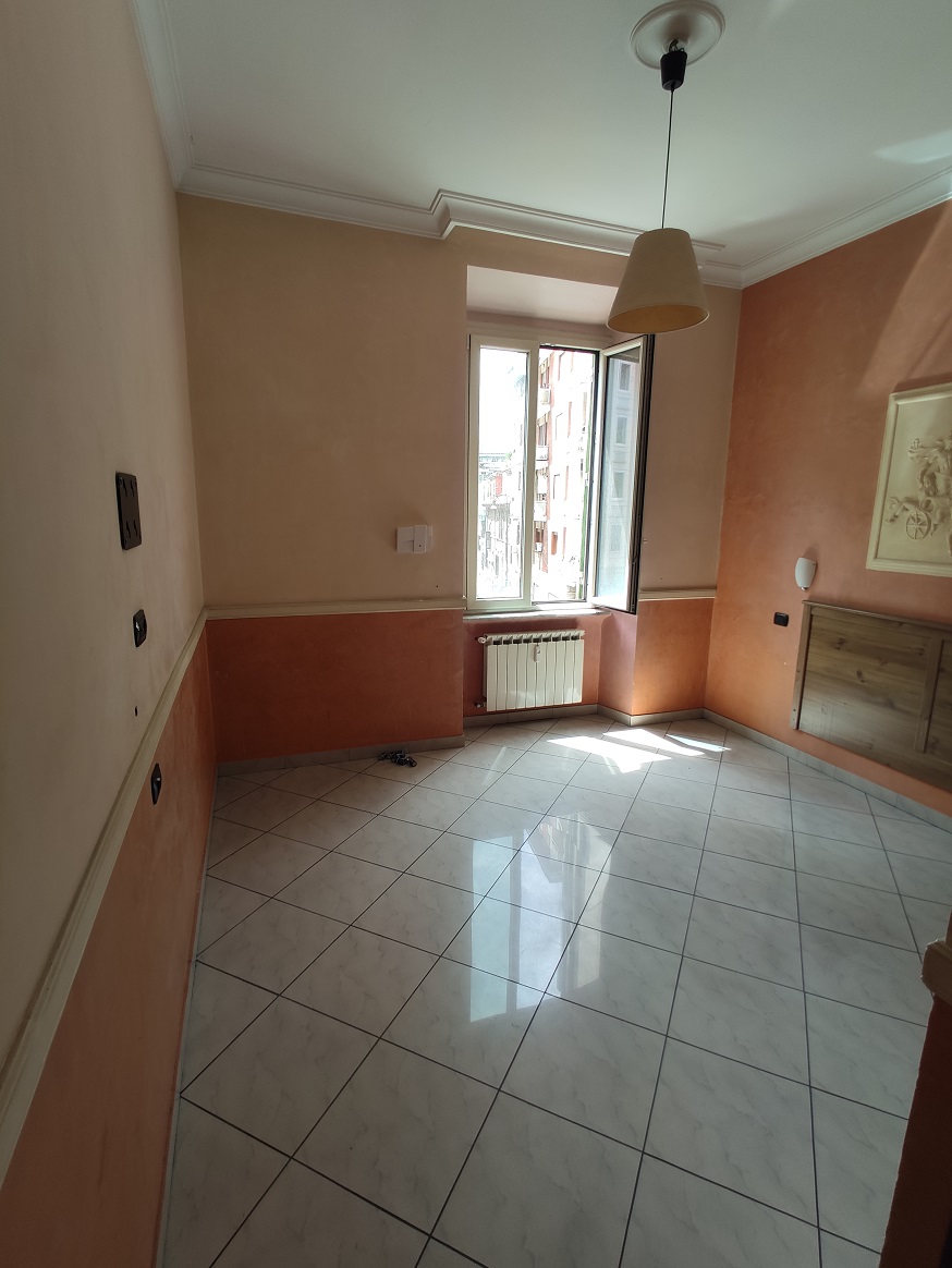 APPARTAMENTO INT.1 DI 8,5 VANI CON ASCENSORE + BALCONE. Dati catastali [N.C.E.U.]: cat. A/2, fg. 502, part. 44, sub. 526. Sup. catastale mq 127. CANTINA N.13 DI 15 MQ CATASTALI. Dati catastali [N.C.E.U.]: cat. C/2, fg. 502, part. 44, sub. 527. Piena proprietà lotto libero. Piena proprietà lotto libero