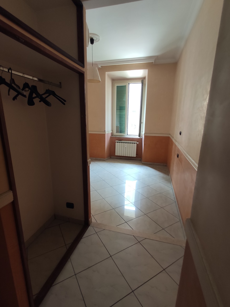 APPARTAMENTO INT.1 DI 8,5 VANI CON ASCENSORE + BALCONE. Dati catastali [N.C.E.U.]: cat. A/2, fg. 502, part. 44, sub. 526. Sup. catastale mq 127. CANTINA N.13 DI 15 MQ CATASTALI. Dati catastali [N.C.E.U.]: cat. C/2, fg. 502, part. 44, sub. 527. Piena proprietà lotto libero. Piena proprietà lotto libero