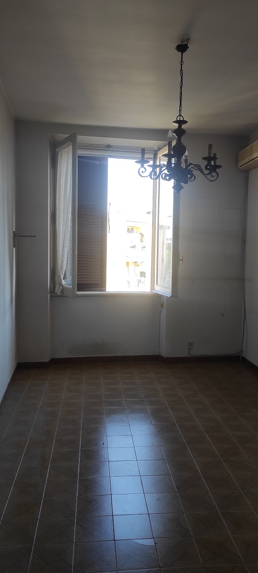 APPARTAMENTO INT.11 DI 5,5 VANI CON ASCENSORE + TERRAZZO. Dati catastali [N.C.E.U.]: cat. A/4, fg. 825, part. 16, sub. 36. Sup. catastale mq 108. Piena proprietà lotto libero