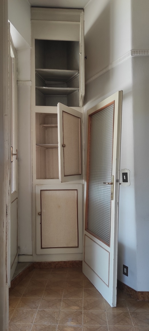 APPARTAMENTO INT.11 DI 5,5 VANI CON ASCENSORE + TERRAZZO. Dati catastali [N.C.E.U.]: cat. A/4, fg. 825, part. 16, sub. 36. Sup. catastale mq 108. Piena proprietà lotto libero