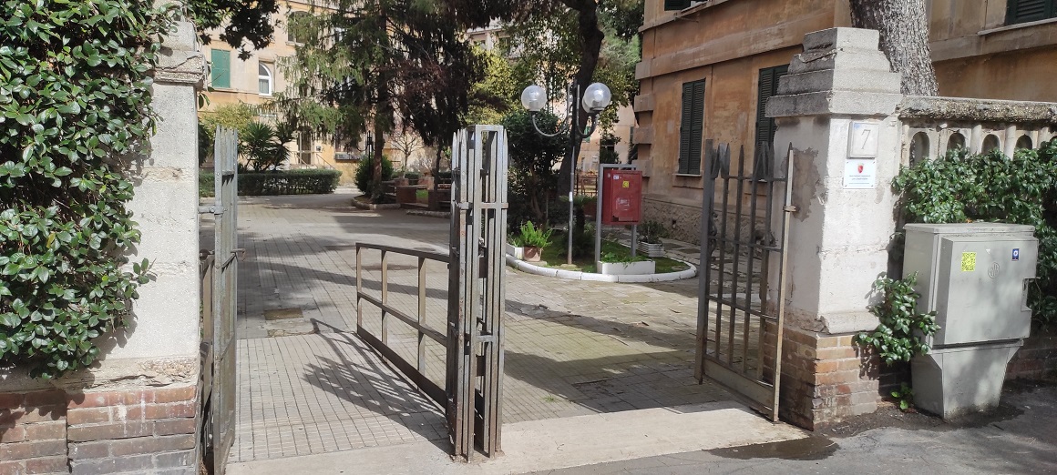 APPARTAMENTO INT.6 DI 3,5 VANI SENZA ASCENSORE. Dati catastali [N.C.E.U.]: cat. A/4, fg. 824, part. 75, sub. 3. Sup. catastale mq 57. Piena proprietà lotto libero