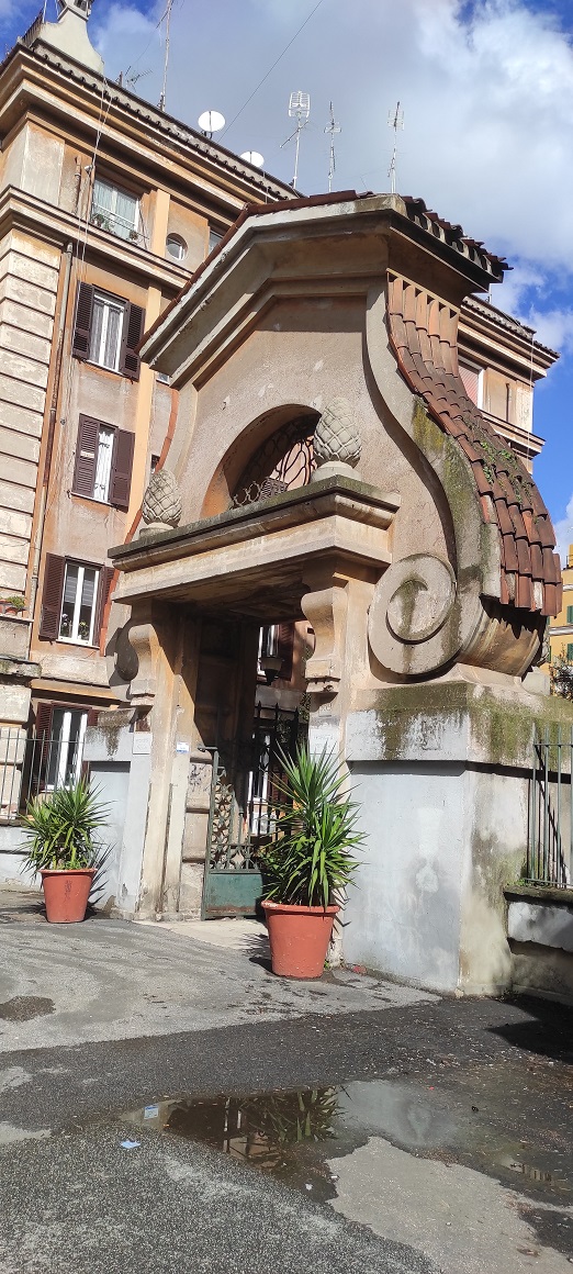 APPARTAMENTO INT.13 DI 4 VANI CON ASCENSORE + TERRAZZO. Dati catastali [N.C.E.U.]: cat. A/4, fg. 898, part. 117, sub. 25. Sup. catastale mq 70. Piena proprietà lotto libero