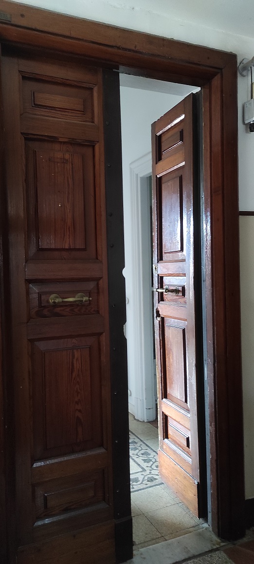 APPARTAMENTO INT.13 DI 4 VANI CON ASCENSORE + TERRAZZO. Dati catastali [N.C.E.U.]: cat. A/4, fg. 898, part. 117, sub. 25. Sup. catastale mq 70. Piena proprietà lotto libero