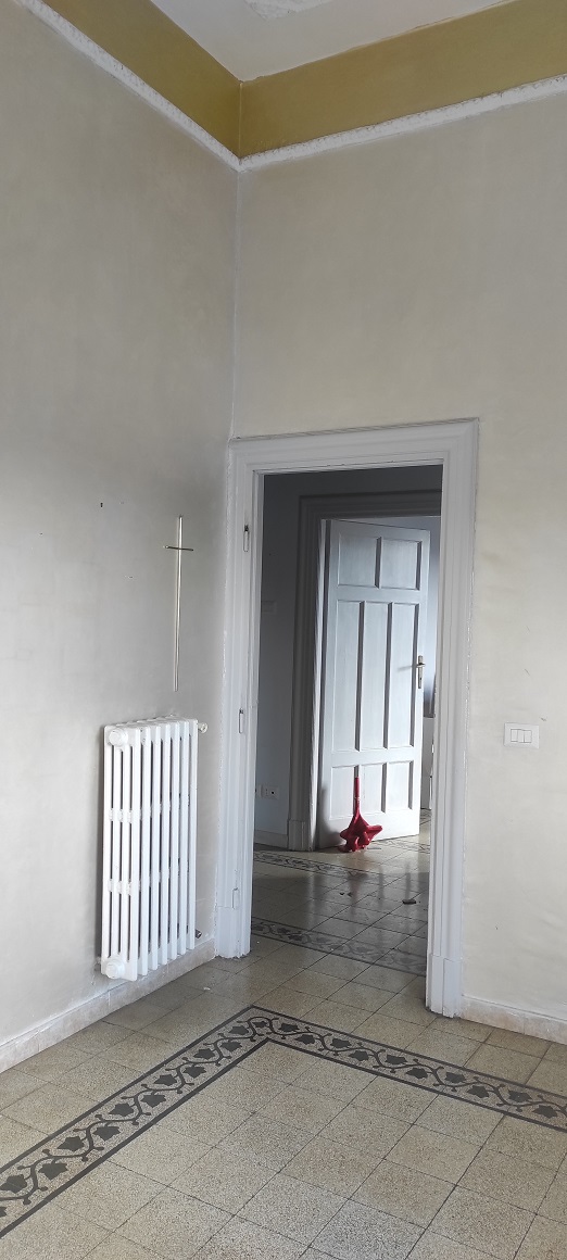 APPARTAMENTO INT.13 DI 4 VANI CON ASCENSORE + TERRAZZO. Dati catastali [N.C.E.U.]: cat. A/4, fg. 898, part. 117, sub. 25. Sup. catastale mq 70. Piena proprietà lotto libero