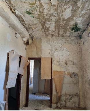 Immobile composito: porzione di fabbricato destinato ad ufficio pubblico; appartamento; appartamento; appartamento; lastrico solare lato via Garibaldi; lastrico solare lato via Petitti. Identificativi Catastali [N.C.E.U.]: unità Principale cat. B/4 foglio 119 part. 28 sub 16 ; unità Residenziale cat. A/2 foglio 119 part. 28 sub 2; unità Residenziale cat. A/2 foglio 119 part. 28 sub 3; unità Residenziale cat. A/2 foglio 119 part. 28 sub 29; unità Residenziale cat. F/5 foglio 119 part. 28 sub 30; unità Residenziale cat. F/5 foglio 119 part. 28 sub 31. Sup. mq catastali 1225, mq catastali 105, mq catastali 155, mq catastali 30, mq 250, mq 380.