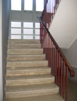 Appartamento al piano primo composto da ingresso, disimpegno, soggiorno, cucina, due camere, due bagni, un ripostiglio e due balconi. Identificativi Catastali [N.C.E.U.] Unità Residenziale cat. A/2 foglio 140 part. 88 sub 11. Sup. mq catastali 120