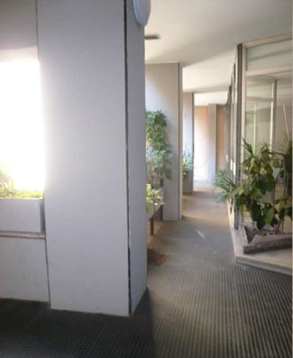 Appartamento al piano quinto composto da ingresso, disimpegno, soggiorno, cucina, due camere, due bagni, un ripostiglio e due balconi. Identificativi Catastali [N.C.E.U.] Unità Residenziale cat. A/2 foglio 140 part. 88 sub 23. Sup. mq catastali 121