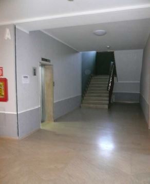 Appartamento al piano settimo composto da ingresso, disimpegno, soggiorno, cucina, due camere, due bagni, un ripostiglio e due balconi. Identificativi Catastali [N.C.E.U.] Unità Residenziale cat. A/2 foglio 140 part. 88 sub 29. Sup. mq catastali 121