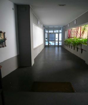 Appartamento al piano settimo composto da ingresso, disimpegno, soggiorno, cucina, due camere, due bagni, un ripostiglio e due balconi. Identificativi Catastali [N.C.E.U.] Unità Residenziale cat. A/2 foglio 140 part. 88 sub 29. Sup. mq catastali 121