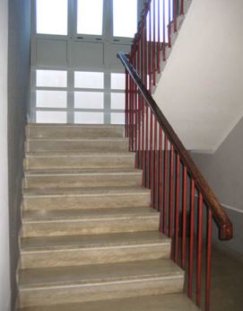 Appartamento al piano settimo composto da ingresso, disimpegno, soggiorno, cucina, due camere, due bagni, un ripostiglio e due balconi. Identificativi Catastali [N.C.E.U.] Unità Residenziale cat. A/2 foglio 140 part. 88 sub 29. Sup. mq catastali 121