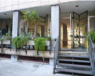 Appartamento al piano sesto composto da due camere, cucina, un bagno, ingresso, disimpegno, e due balconi. Identificativi Catastali [N.C.E.U.] Unità Residenziale cat. A/2 foglio 140 part. 88 sub 45. Sup. mq catastali 80