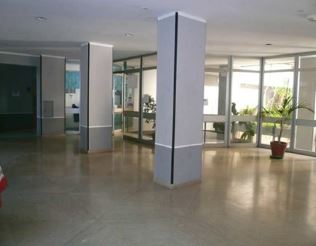 Appartamento al piano sesto composto da due camere, cucina, un bagno, ingresso, disimpegno, e due balconi. Identificativi Catastali [N.C.E.U.] Unità Residenziale cat. A/2 foglio 140 part. 88 sub 45. Sup. mq catastali 80