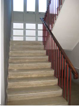 Appartamento al piano sesto composto da due camere, cucina, un bagno, ingresso, disimpegno, e due balconi. Identificativi Catastali [N.C.E.U.] Unità Residenziale cat. A/2 foglio 140 part. 88 sub 45. Sup. mq catastali 80