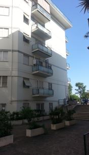 Appartamento composto da ingresso, disimpegno, ripostiglio, cucina abitabile, bagno, n. 2 camere e giardino. + Posto auto coperto piano S1 int. 43 in via val d'Ala 14. Identificativi Catastali [N.C.E.U.] Unità Residenziale cat. A/2 foglio 269 part. 334 sub 541, Unità Secondaria cat. C/6 foglio 269 part. 334 sub 532. Sup. mq catastali 96, mq catastali 6