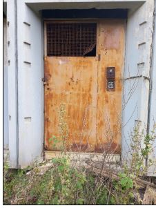 Terreno con area avente forma regolare recintata in parte da muretto basso e, in parte, da passoni in legno e elementi metallici. Sono presenti due fabbricati non più utilizzati con accesso dal civico n. 38 di Via Bartolucci. Identificativi Catastali [N.C.E.U.] Terreno sez. A foglio 798 part. 541, Terreno sez. A foglio 798 part 911. Sup. mq 4,500