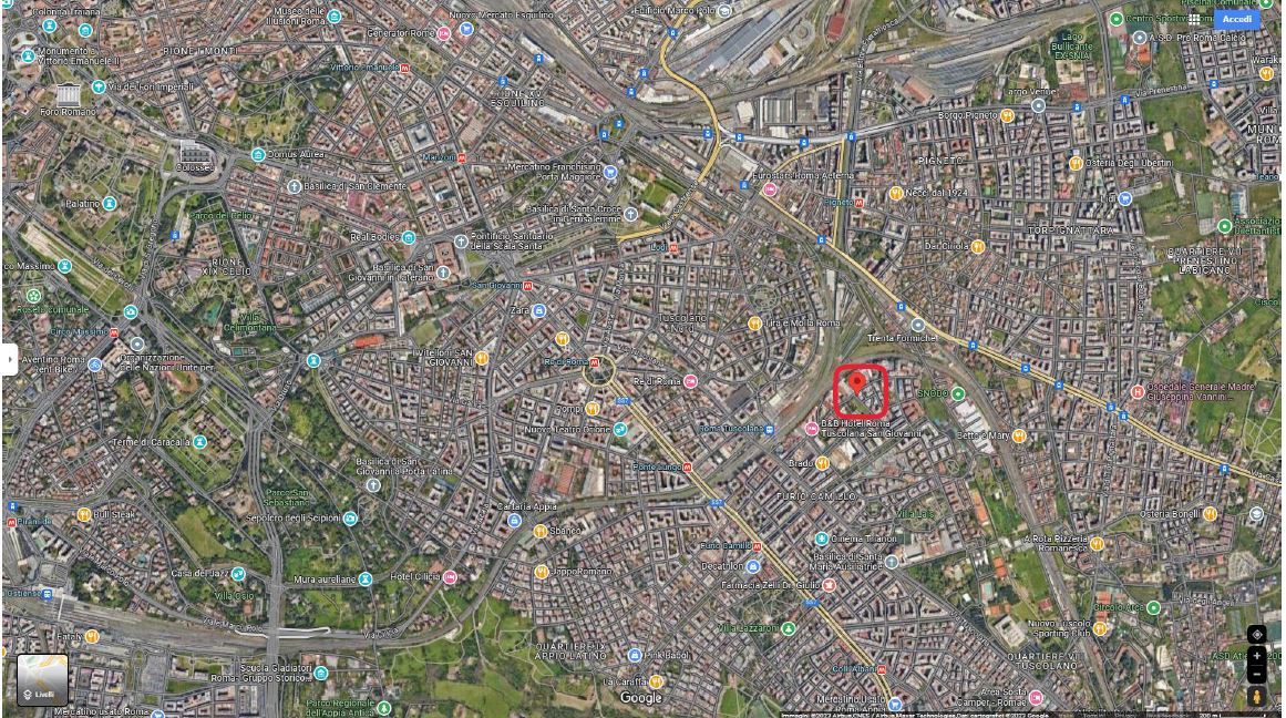 Unità immobiliare ad uso negozio posta ai piani terra e seminterrato non direttamente collegati. L'ambiente di vendita é situato fronte strada ed è accessibile anche dalla corte comune attraverso la scala condominiale del fabbricato; il sotto-negozio con WC è accessibile solo dalla scala condominiale. Identificativi Catastali [N.C.E.U.] Unità Commerciale cat. C/1 foglio 931 part. 167 sub 2. Sup. mq catastali 80