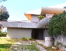 Villa in Castiglione della Pescaia frazione Punta Ala, via dello Scoglietto, composta di due unità immobiliari a civile abitazione in unico corpo di fabbrica su due piani fuori terra oltre sottotetto, ampia terrazza panoramica, loggia tergale e laterale, centrale termica e resede esclusivo.
La villa è ubicata in posizione panoramica, a circa 350 metri in linea d'aria dal mare, di forma armonica e perfettamente inserita nel contesto circostante.

