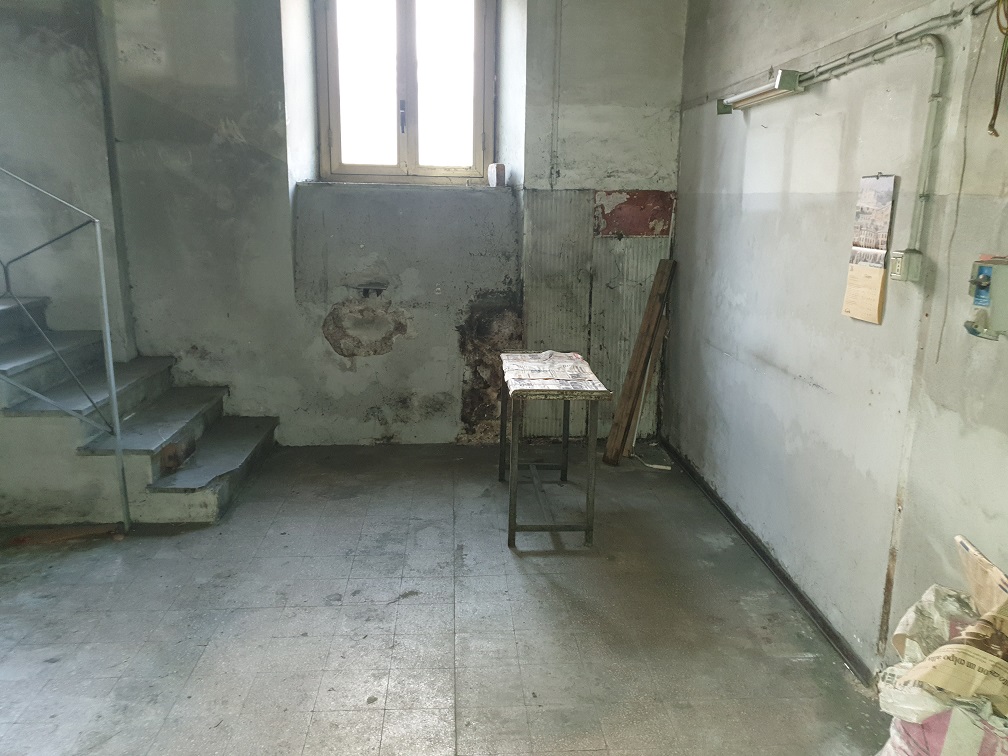 LOCALE DEPOSITO/MAGAZZINO. Dati catastali [N.C.E.U.]: cat. C2, fg. 926, part. 70, sub. 610. Sup. catastale mq 51. Piena proprietà lotto libero.