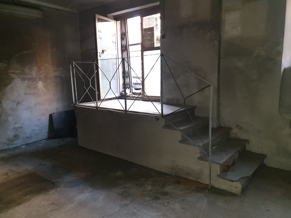 LOCALE DEPOSITO/MAGAZZINO. Dati catastali [N.C.E.U.]: cat. C2, fg. 926, part. 70, sub. 610. Sup. catastale mq 51. Piena proprietà lotto libero.