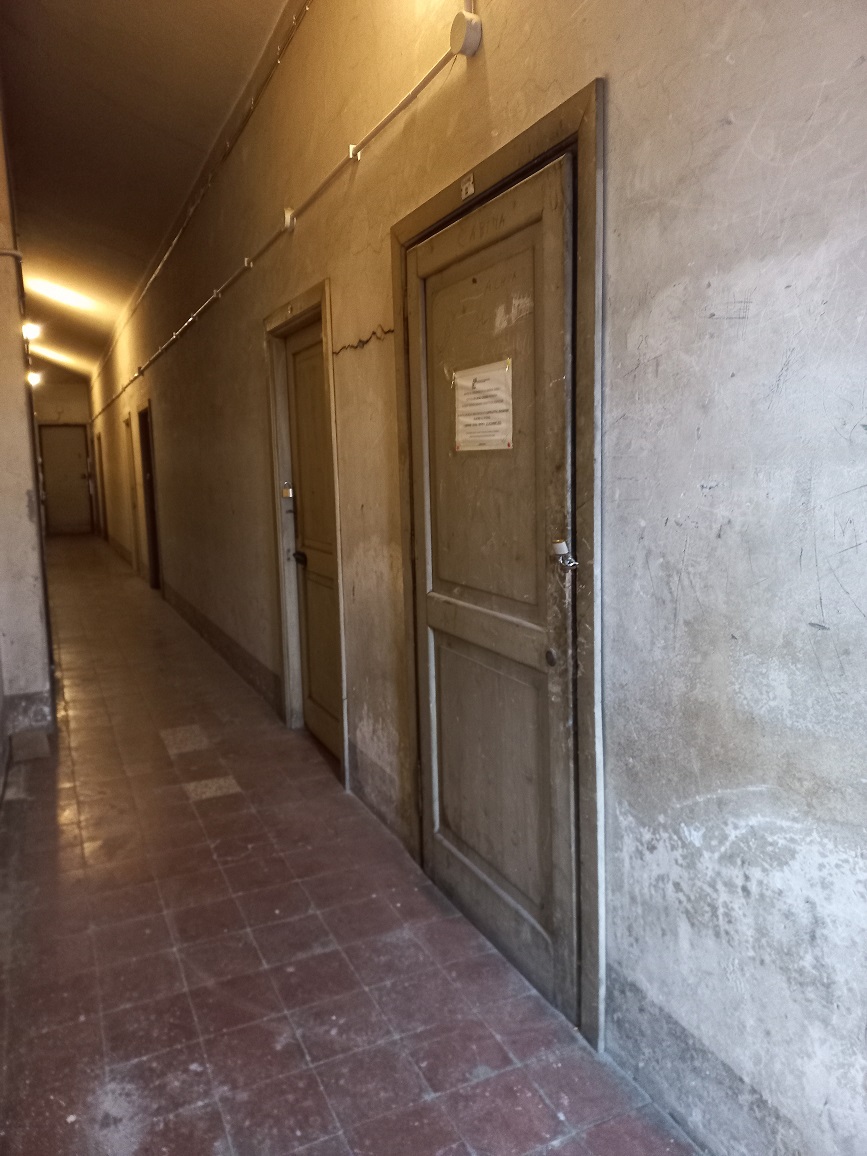 LOCALE DEPOSITO/MAGAZZINO. Dati catastali [N.C.E.U.]: cat. C2, fg. 403, part. 16, sub. 541. Sup. catastale mq 8. Piena proprietà lotto libero.